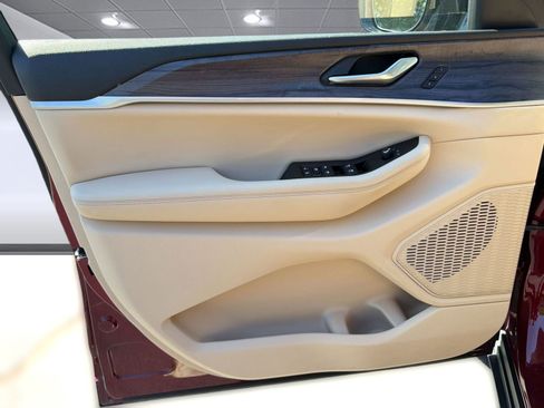 Used 2024 Jeep Grand Cherokee L Limited w/ Luxury Tech Group II image 21