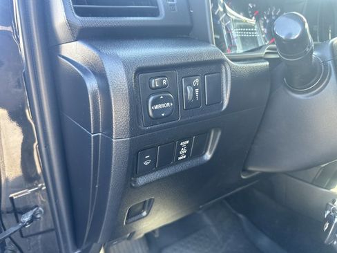 Used 2018 Toyota 4Runner TRD Off-Road Premium AWD/4WD image 17