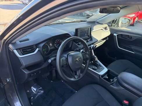Used 2021 Toyota RAV4 LE image 12
