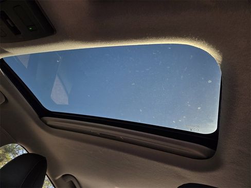 Used 2025 Nissan Sentra SR w/ SR Premium Package image 9