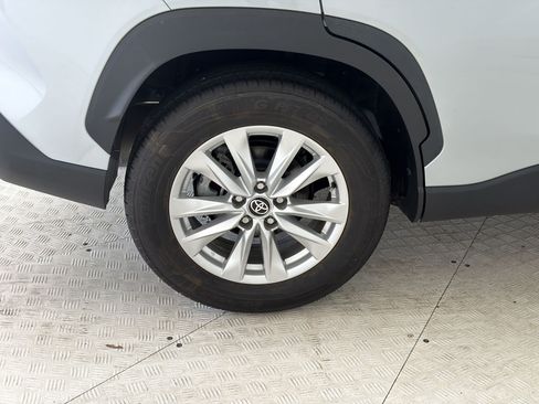 Used 2023 Toyota Corolla Cross LE FWD image 13