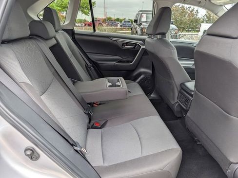 Used 2025 Toyota RAV4 XLE FWD image 28