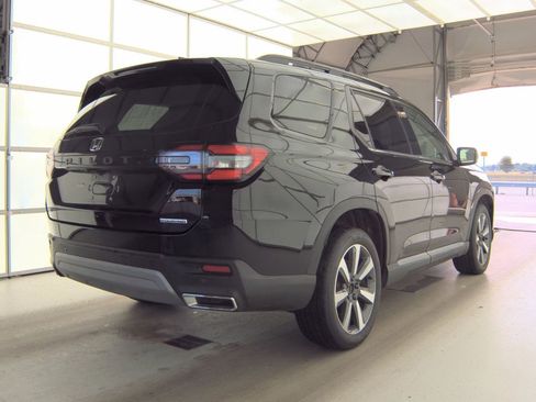 Used 2023 Honda Pilot Touring image 4