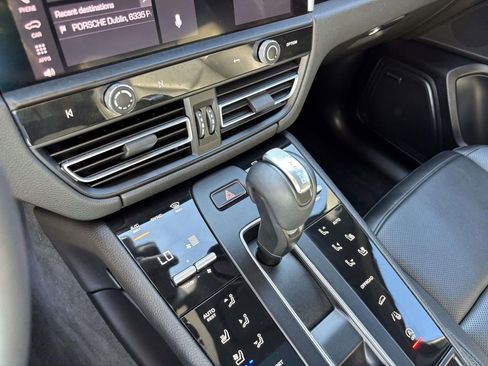 Certified 2025 Porsche Macan image 34