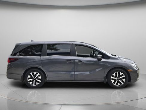 Certified 2025 Honda Odyssey EX-L image 3