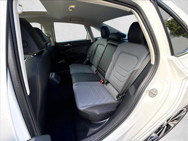 Used 2025 Volkswagen Jetta SEL FWD image 26