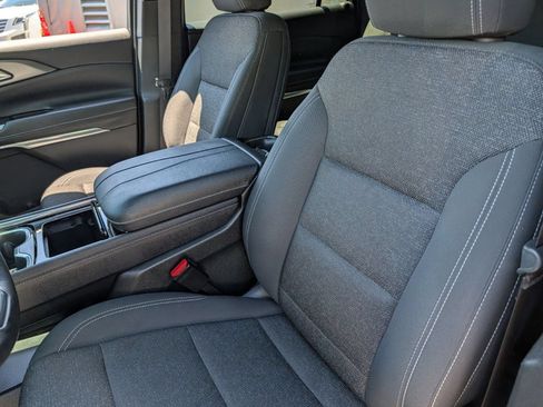 Used 2024 Chevrolet Traverse LS FWD image 16