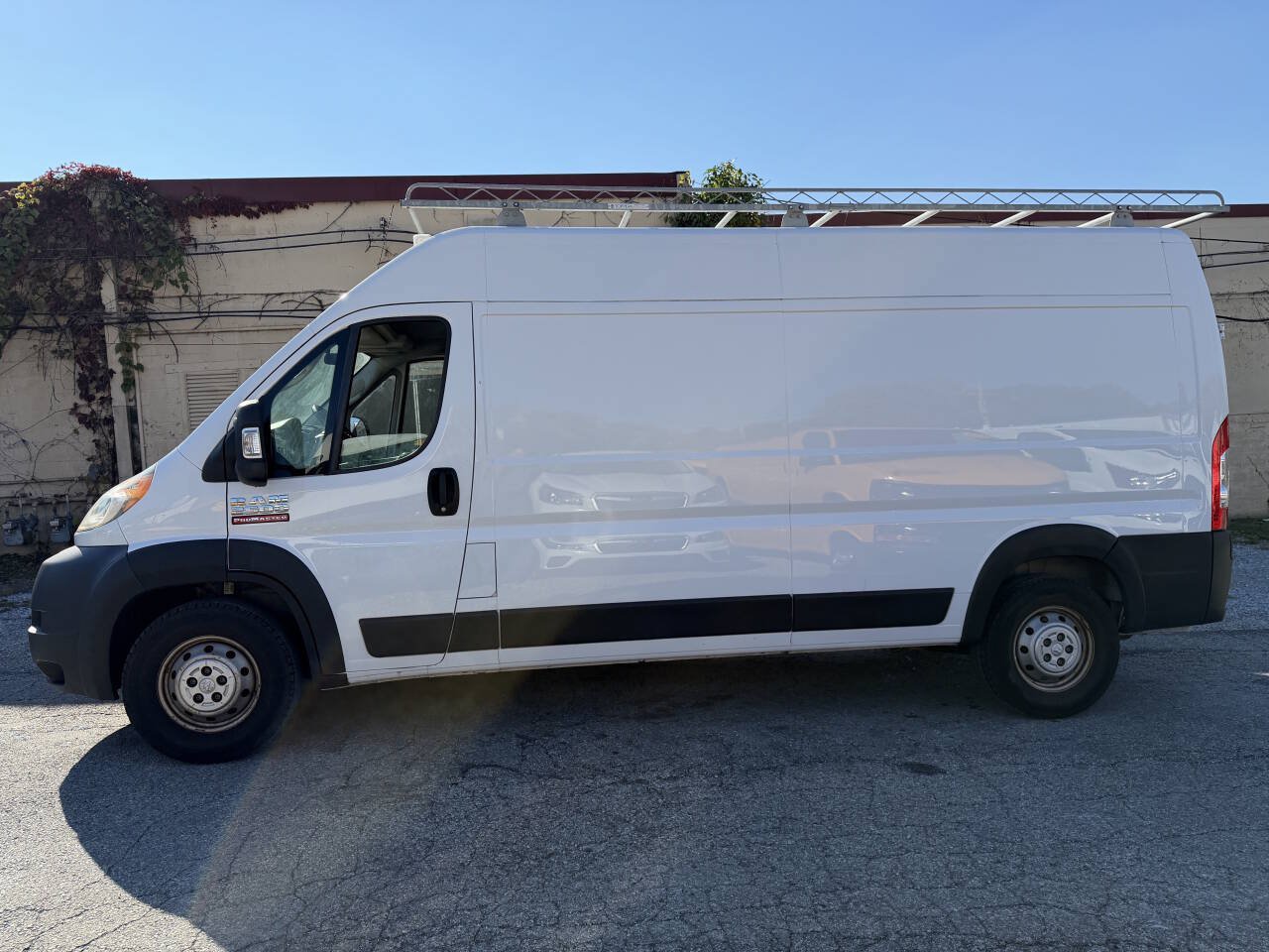 Used 2021 RAM ProMaster 2500 w/ Convenience Group FWD image 4