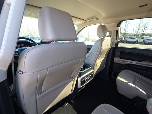Used 2024 Ford Expedition Max XLT image 27