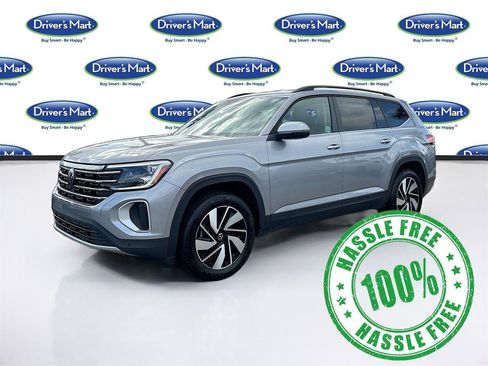 Used 2025 Volkswagen Atlas SE image 3