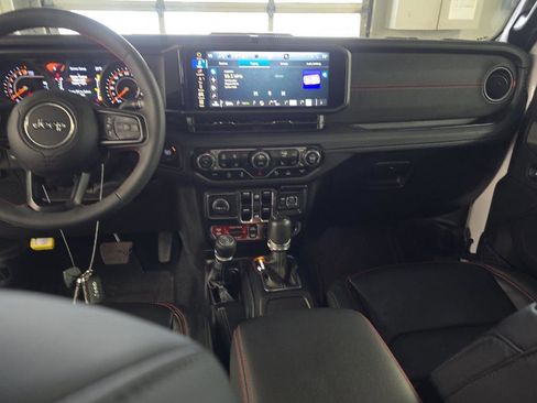 Used 2024 Jeep Gladiator Rubicon w/ Technology Group image 6