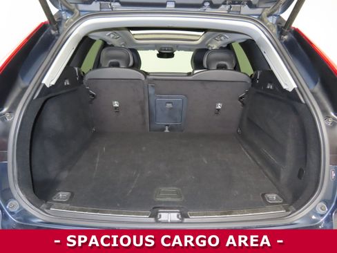 Used 2024 Volvo XC60 B5 Plus image 24