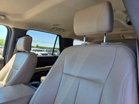 Used 2019 Ford Expedition XLT w/ Equipment Group 202A RWD image 7