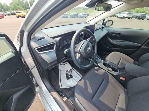 Used 2024 Toyota Corolla LE FWD image 12