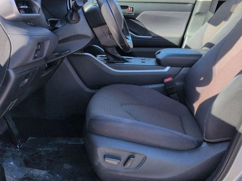 Certified 2023 Toyota Highlander LE image 13