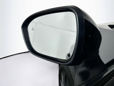 Used 2023 Nissan Ariya AWD image 16