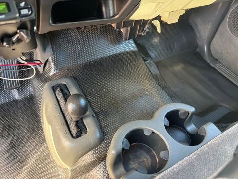 Used 2005 GMC Sierra 3500 W/T image 18