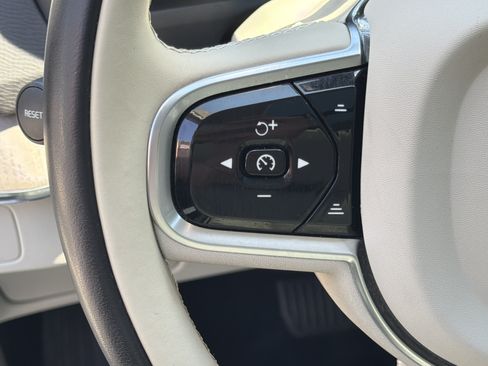 Certified 2023 Volvo XC90 B5 Plus AWD/4WD image 19
