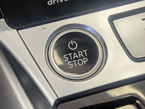 Used 2021 Audi e-tron Premium Plus w/ Premium Plus Package image 21