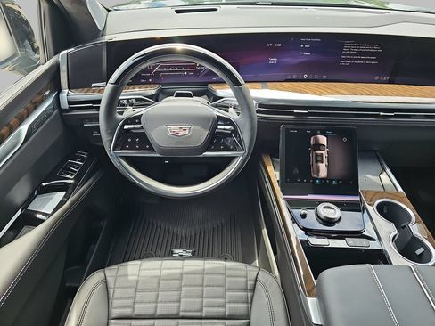 New 2026 Cadillac Escalade Platinum Sport w/ LPO, ONYX Package AWD/4WD image 17