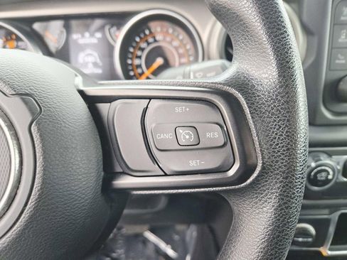 Used 2018 Jeep Wrangler Unlimited Sport image 26