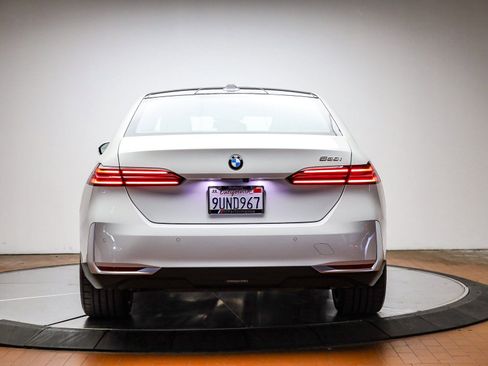 Used 2025 BMW 530i image 8