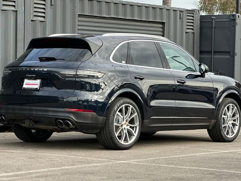 Used 2023 Porsche Cayenne Base image 8