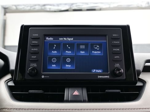Used 2021 Toyota RAV4 XLE AWD/4WD image 19