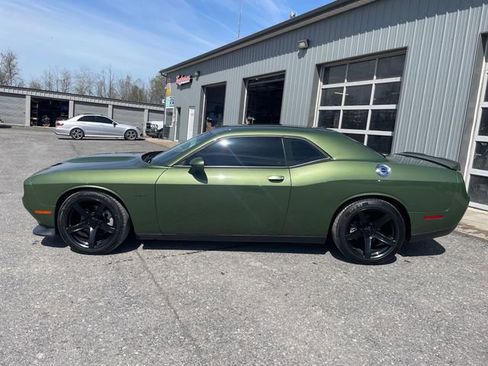 Used 2022 Dodge Challenger R/T RWD image 4
