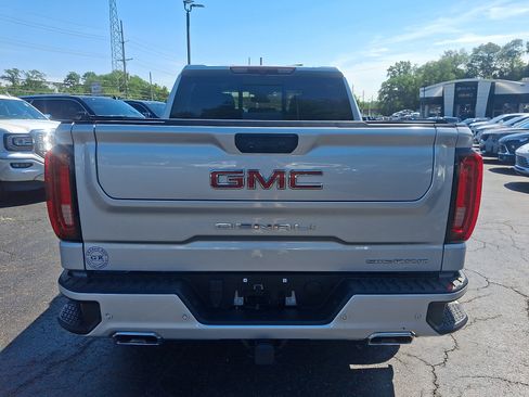 Used 2022 GMC Sierra 1500 Denali AWD/4WD image 5