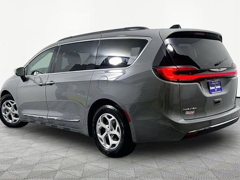 Used 2023 Chrysler Pacifica Limited FWD image 11