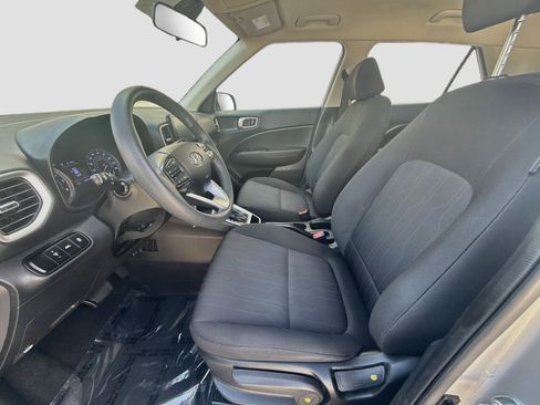 Used 2021 Hyundai Venue SE FWD image 16