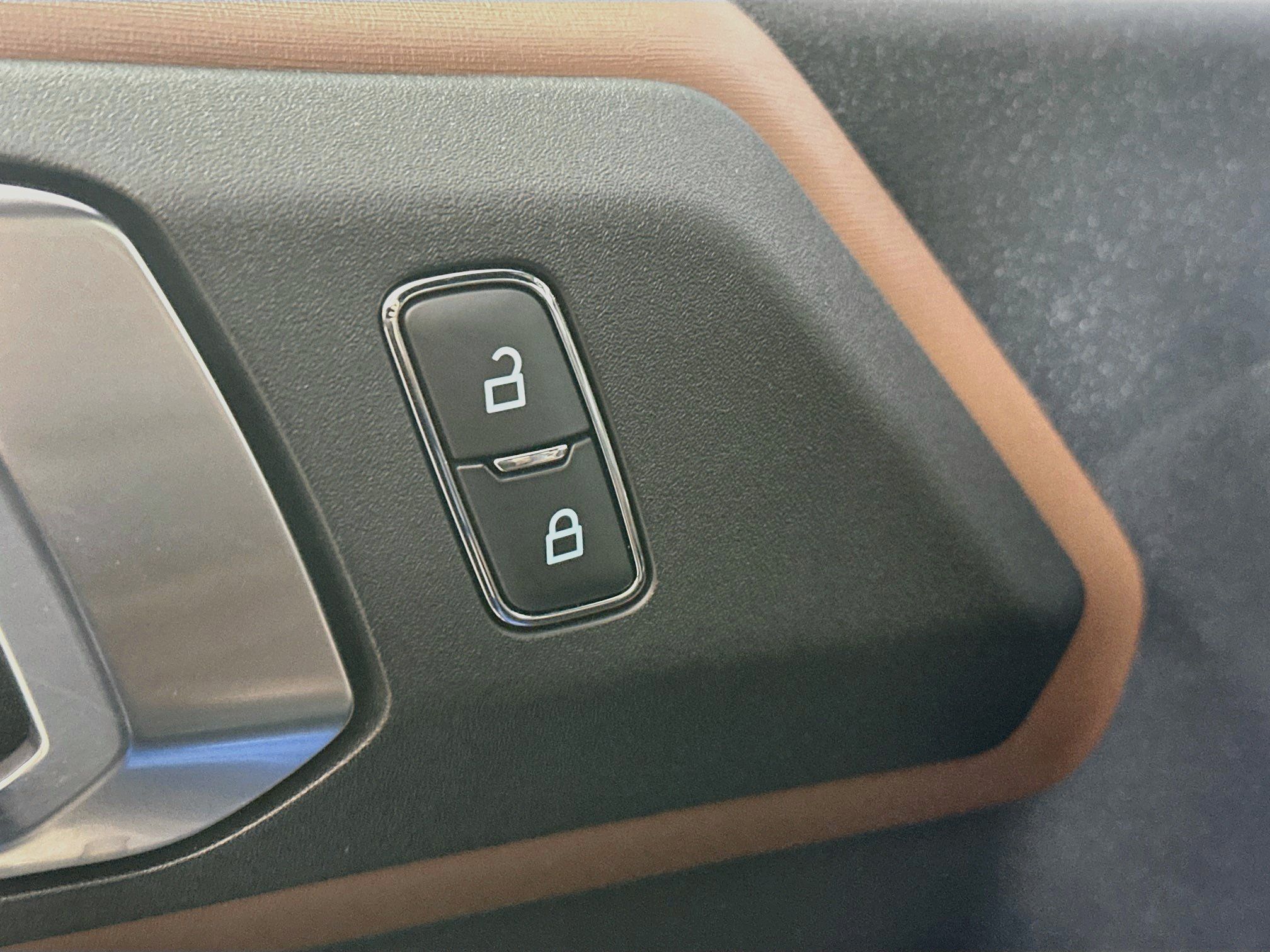 Used 2024 Ford Bronco Outer Banks AWD/4WD image 18