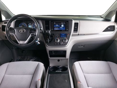 Used 2020 Toyota Sienna LE image 9