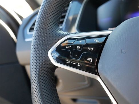 Certified 2024 Volkswagen Tiguan SE R-Line image 25