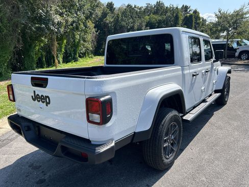 New 2025 Jeep Gladiator Sport image 9