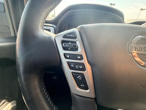 Used 2018 Nissan Titan SV w/ SV Convenience Package AWD/4WD image 13
