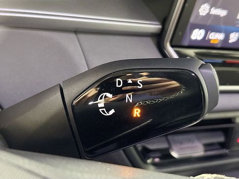 New 2025 Volkswagen Tiguan SE image 17