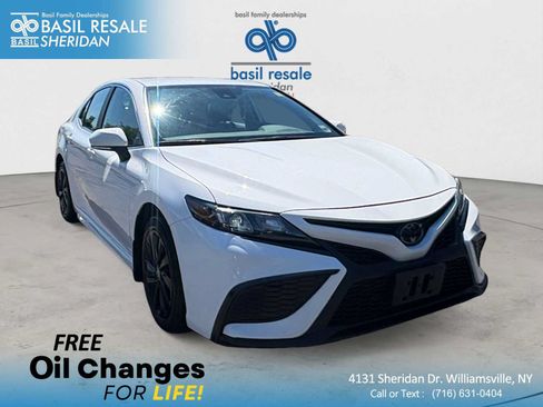 Used 2024 Toyota Camry SE FWD image 1