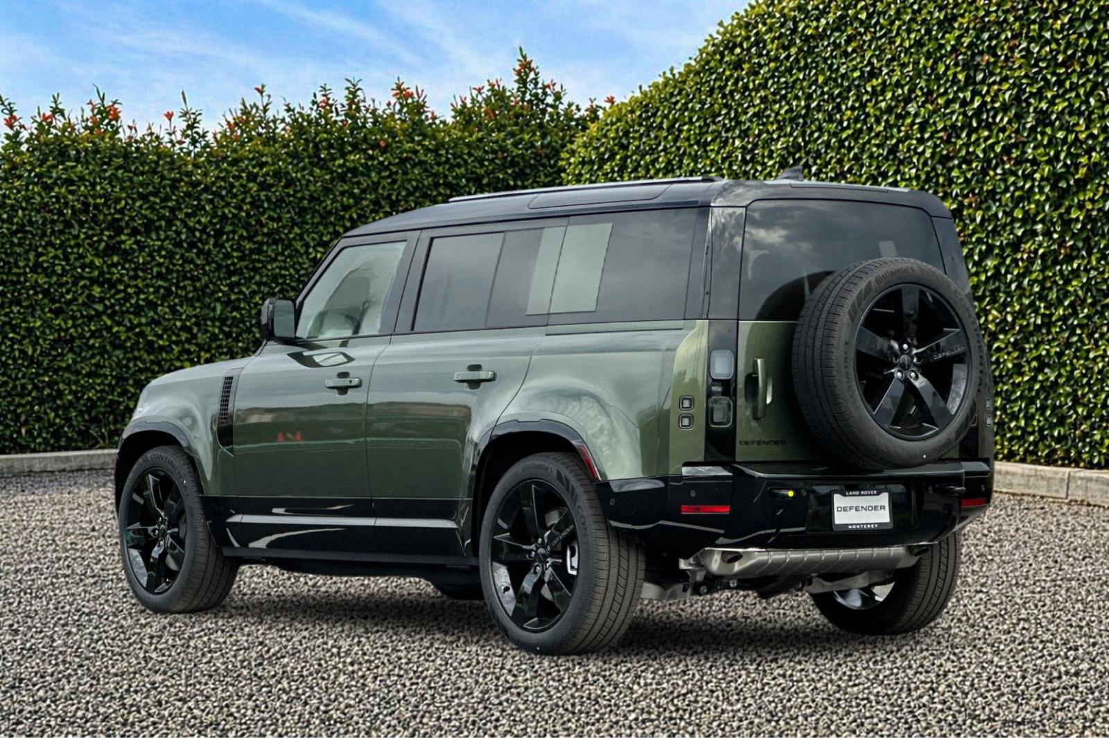 New 2026 Land Rover Defender 110 X-Dynamic SE AWD/4WD image 4