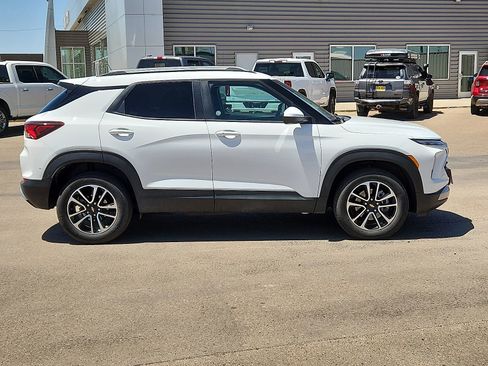 Used 2025 Chevrolet TrailBlazer LT AWD/4WD image 5