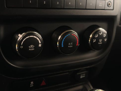 Used 2016 Jeep Patriot Sport image 22