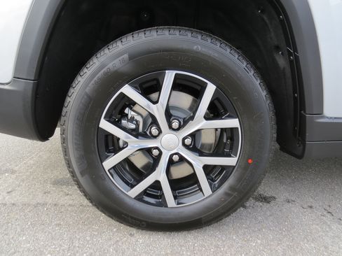 New 2025 Jeep Grand Cherokee L Limited image 11