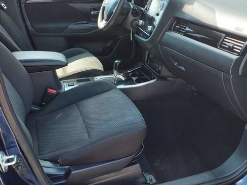 Used 2020 Mitsubishi Outlander ES FWD image 25