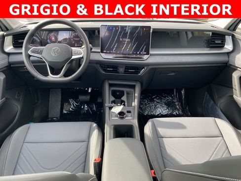 New 2026 Volkswagen Tiguan SE image 2