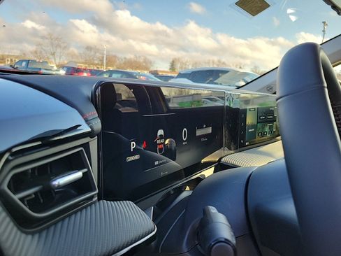 Used 2025 Nissan Kicks SR image 20