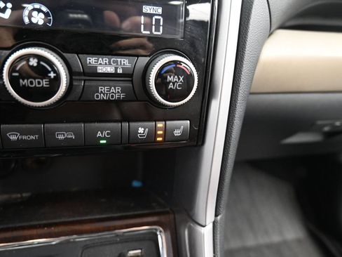 Used 2019 Subaru Ascent Touring AWD/4WD image 25