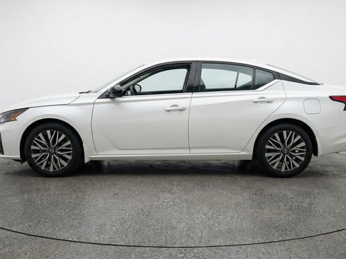 Used 2025 Nissan Altima 2.5 SV FWD image 5