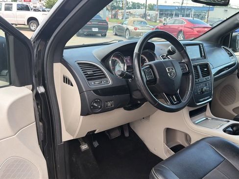 Used 2019 Dodge Grand Caravan SXT w/ Driver Convenience Group FWD image 52