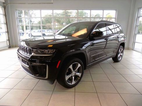 New 2026 Jeep Grand Cherokee Limited w/ Luxury Tech Group II RWD image 3